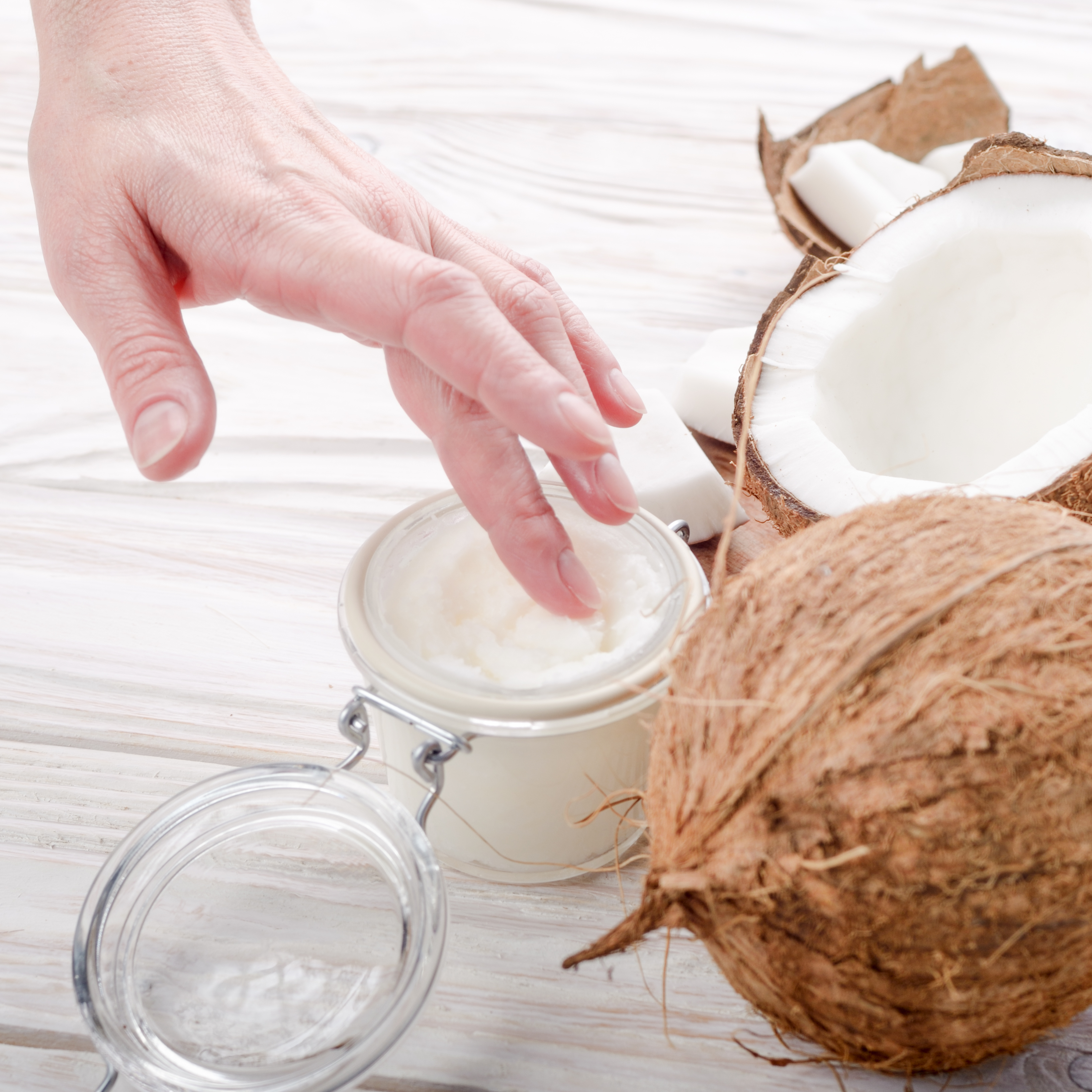 Coconut oil in the service of hair conditioner